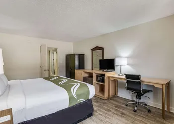 Quality Inn & Suites Hot Springs-Lake Hamilton hotel thumbnail 6