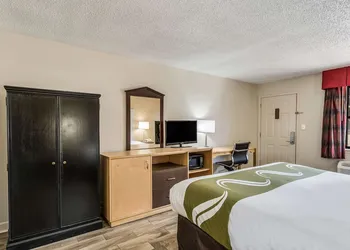 Quality Inn & Suites Hot Springs-Lake Hamilton hotel thumbnail 7