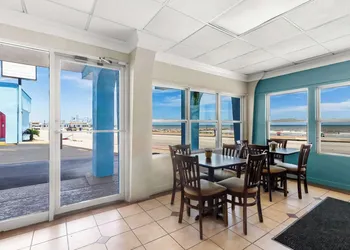 Econo Lodge Galveston Seawall hotel thumbnail 2