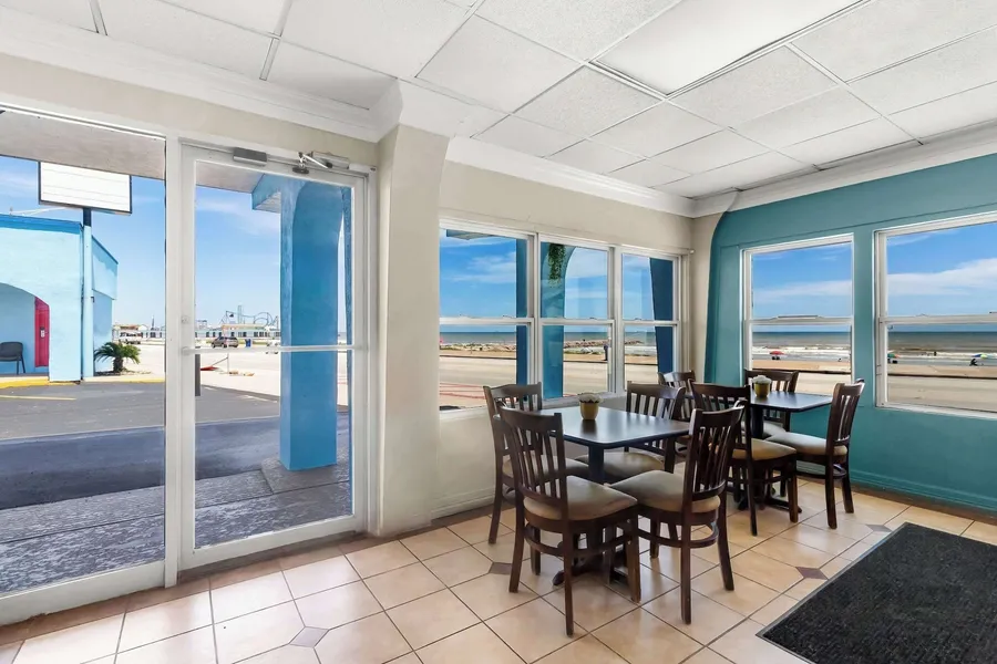 Econo Lodge Galveston Seawall hotel detail image 2