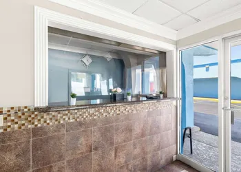 Econo Lodge Galveston Seawall hotel thumbnail 3