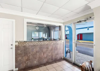 Econo Lodge Galveston Seawall hotel thumbnail 4