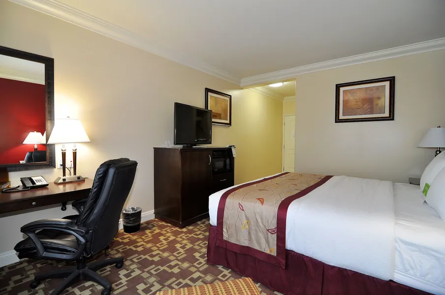La Quinta Inn & Suites by Wyndham Moreno Valley hotel detail image 6