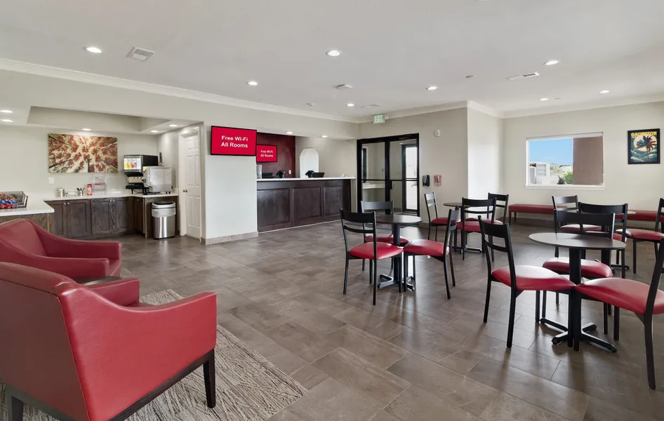 Red Roof Inn PLUS+ Galveston - Beachfront hotel detail image 2
