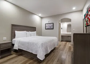 Red Roof Inn PLUS+ Galveston - Beachfront hotel thumbnail 6