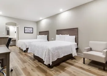 Red Roof Inn PLUS+ Galveston - Beachfront hotel thumbnail 7