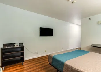 Motel 6 Fountain Valley, CA - Huntington Beach Area hotel thumbnail 6