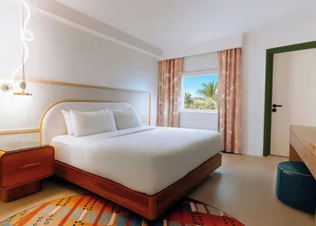 The Luce, St. Pete Beach, a Tribute Portfolio Hotel hotel thumbnail 6