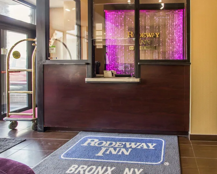 Rodeway Inn Bronx Zoo hotel detail image 6