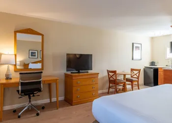 Port Inn and Suites Portsmouth, an Ascend Collection Hotel hotel thumbnail 5