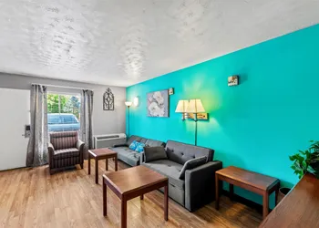 Americas Best Value Inn & Suites Williamstown hotel thumbnail 7