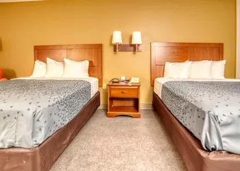 Econo Lodge Raleigh near Walnut Creek Amphitheatre hotel thumbnail 4