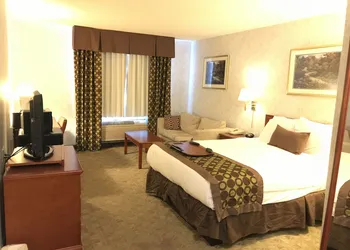 Lexington Inn & Suites Windsor hotel thumbnail 6