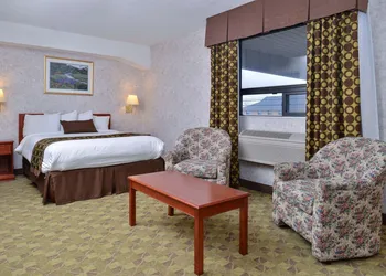 Lexington Inn & Suites Windsor hotel thumbnail 7