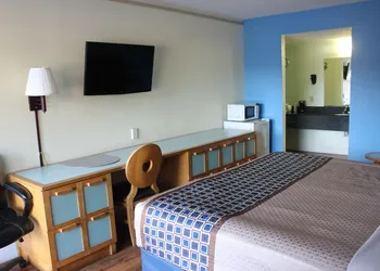 Tampa Inn - Near Busch Gardens hotel thumbnail 5
