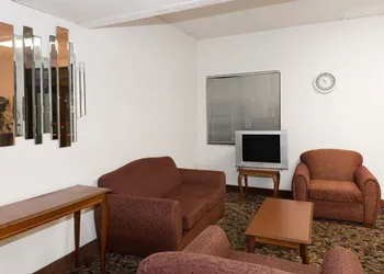 Super 8 by Wyndham Pompano Beach hotel thumbnail 2