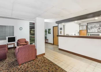 Super 8 by Wyndham Pompano Beach hotel thumbnail 3
