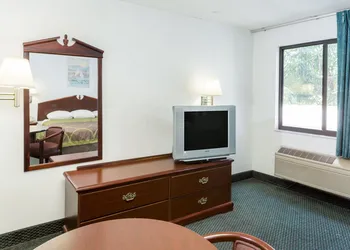 Super 8 by Wyndham Pompano Beach hotel thumbnail 6