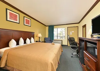 Quality Inn San Diego I-5 Naval Base hotel thumbnail 8