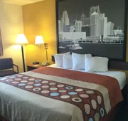 Super 8 by Wyndham Canton/Livonia Area hotel detail image 4