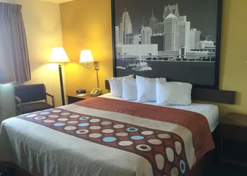 Super 8 by Wyndham Canton/Livonia Area hotel thumbnail 4