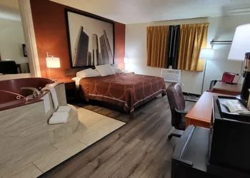 Super 8 by Wyndham Canton/Livonia Area hotel thumbnail 8