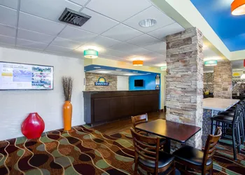 Days Inn by Wyndham Sarasota Bay hotel thumbnail 2