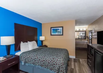 Days Inn by Wyndham Sarasota Bay hotel thumbnail 6