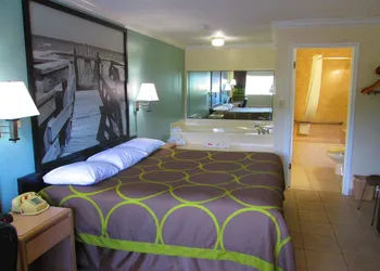 Super 8 by Wyndham Ft Walton Beach hotel thumbnail 3