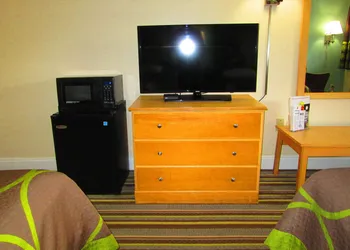 Super 8 by Wyndham Ft Walton Beach hotel thumbnail 5