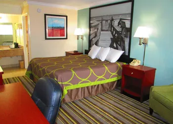 Super 8 by Wyndham Ft Walton Beach hotel thumbnail 6