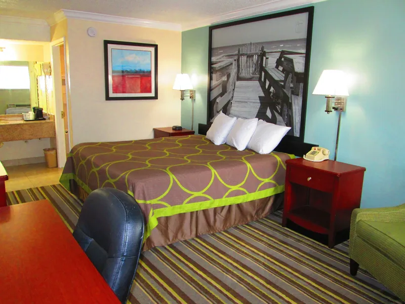 Super 8 by Wyndham Ft Walton Beach hotel detail image 6