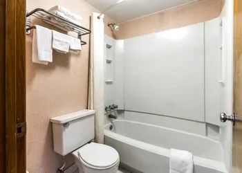 Econo Lodge Conyers hotel thumbnail 6