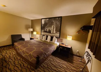 Super 8 by Wyndham Bedford hotel thumbnail 8