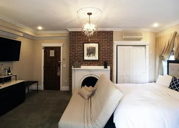 The Peacock Inn, an Ascend Collection Hotel hotel thumbnail 8
