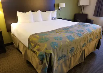 Baymont by Wyndham Eau Claire WI hotel thumbnail 3