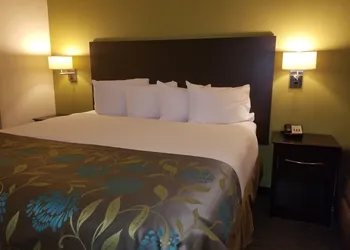 Baymont by Wyndham Eau Claire WI hotel thumbnail 4