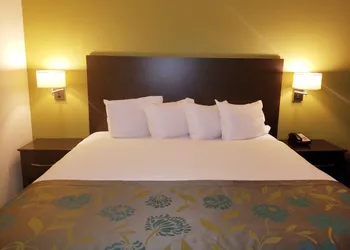 Baymont by Wyndham Eau Claire WI hotel thumbnail 7