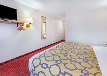 Baymont by Wyndham Perrysburg/Toledo hotel thumbnail 5