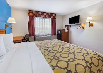 Baymont by Wyndham Perrysburg/Toledo hotel thumbnail 8