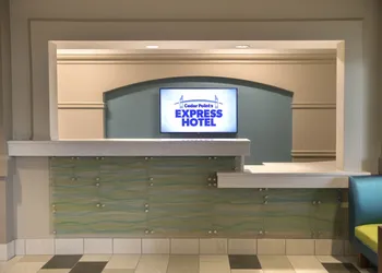 Cedar Point's Express Hotel hotel thumbnail 3