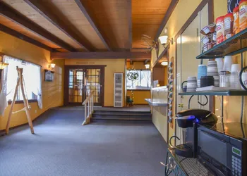 Alpine Lodge hotel thumbnail 2