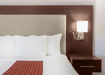 La Quinta Inn & Suites by Wyndham Rockford hotel thumbnail 6