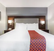 La Quinta Inn & Suites by Wyndham Rockford hotel detail image 7