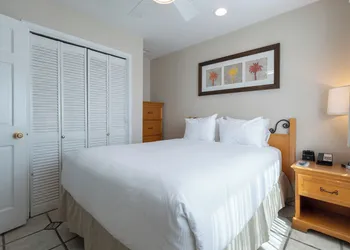 San Clemente Cove hotel thumbnail 3