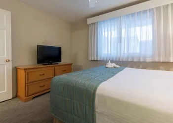 San Clemente Cove hotel thumbnail 5