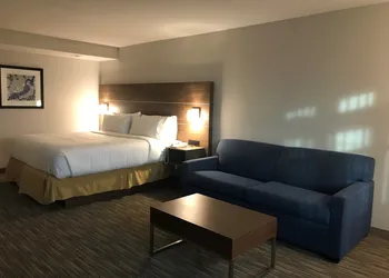 Holiday Inn Express & Suites Camarillo by IHG hotel thumbnail 3