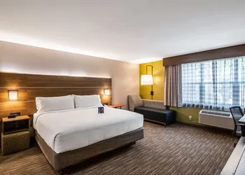 Holiday Inn Express & Suites Camarillo by IHG hotel thumbnail 8
