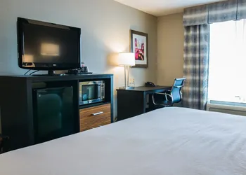 Holiday Inn Express & Suites Jackson by IHG hotel thumbnail 3