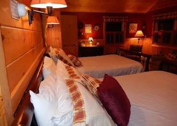 Kiwassa Lake Bed & Breakfast hotel thumbnail 4